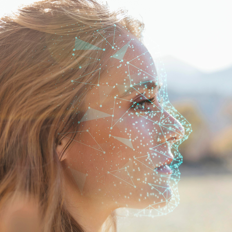 Profil féminin avec réseau digital géométrique