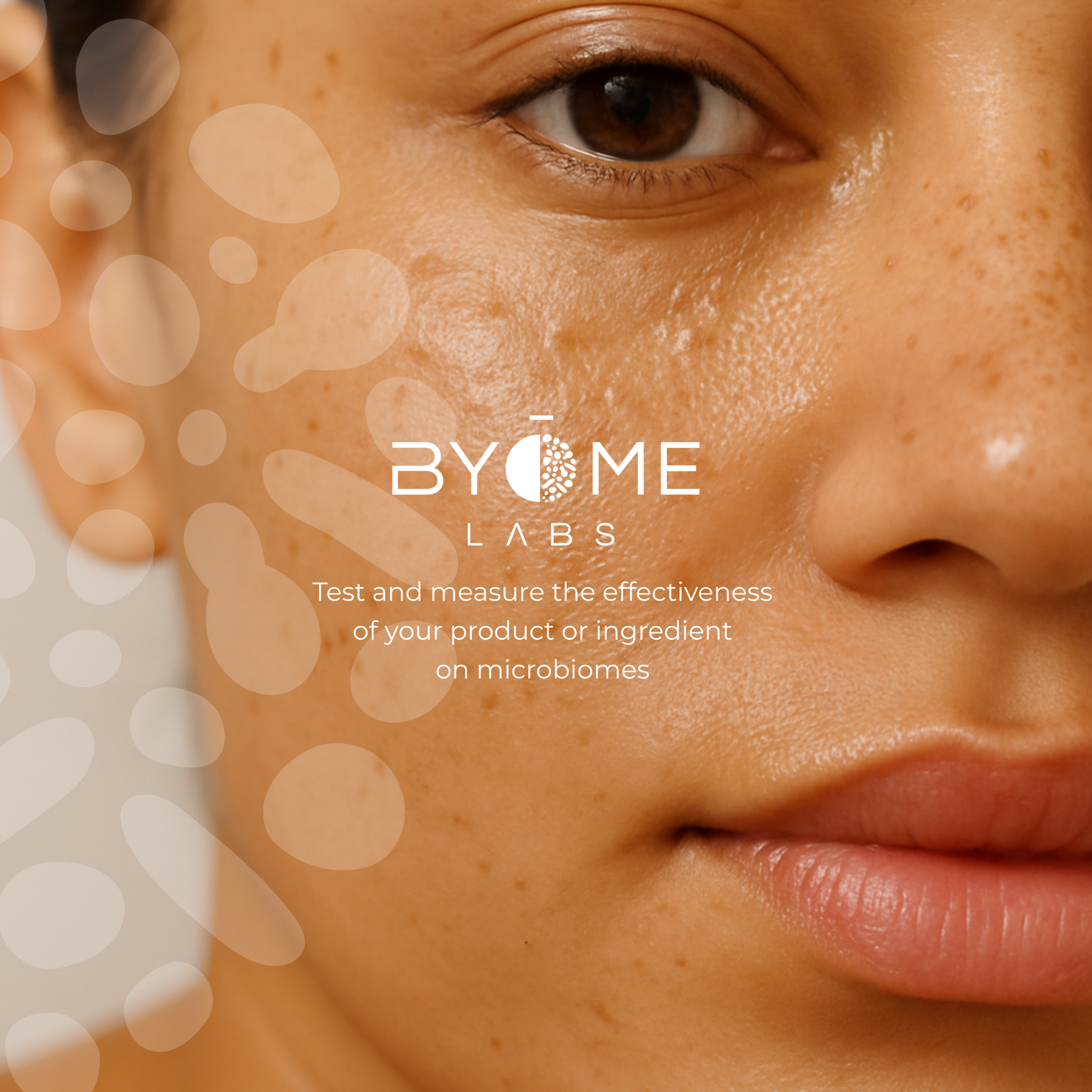 Peau de visage avec texte Byome Labs superposé.